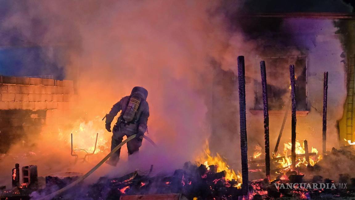 Incendio consume vivienda en Ramos Arizpe