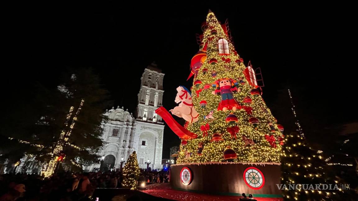 Ya se siente el espíritu navideño: abren Villamagia y encienden pino en Saltillo