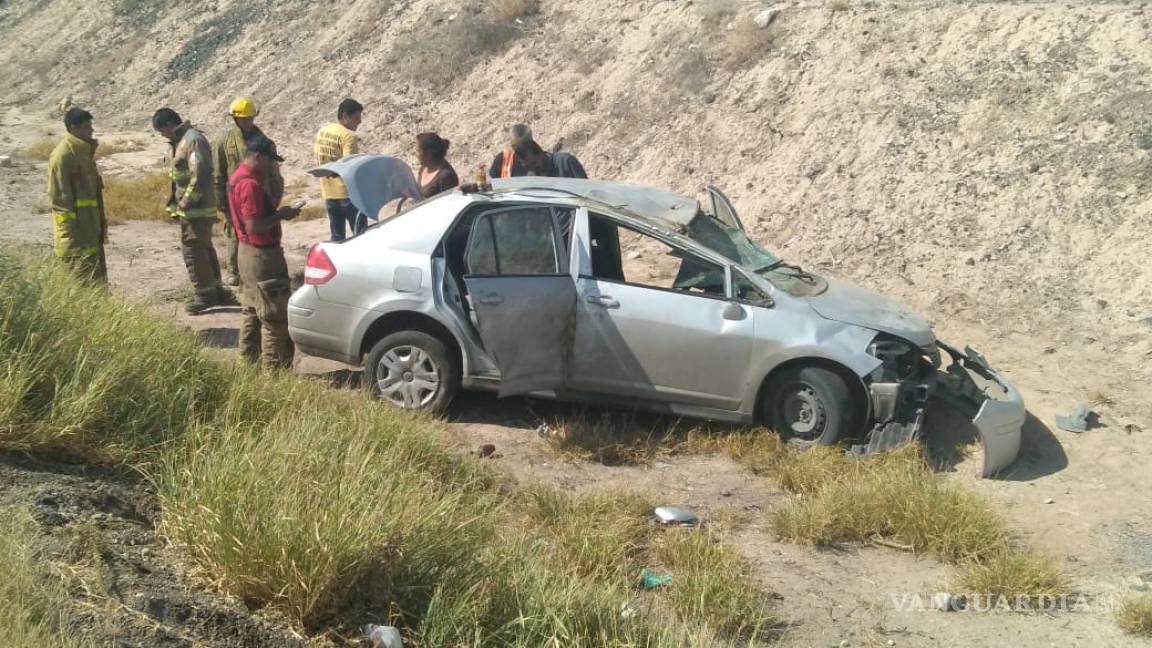 Cinco lesionados en volcadura de auto en Gómez Palacio, Durango