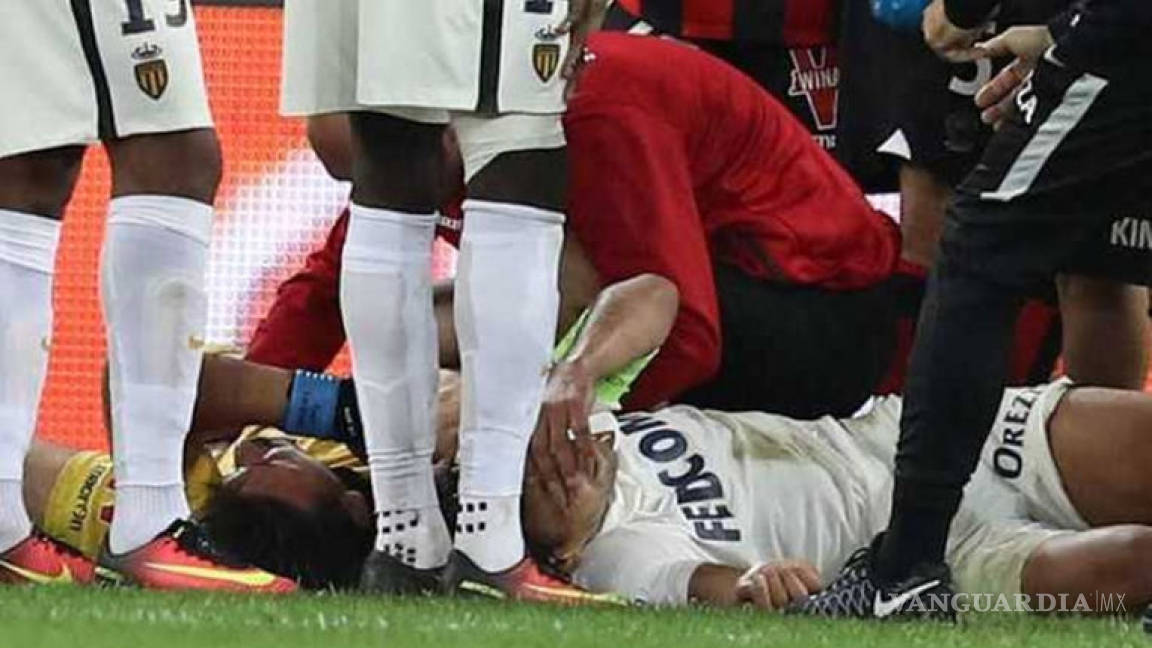 Radamel Falcao sufre traumatismo creaneal tras un terrible choque durante un partido (VIDEO)