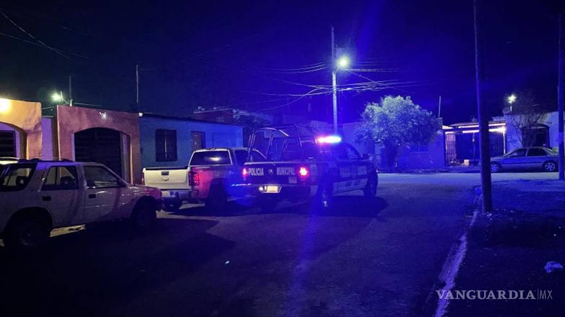 $!Con el fin de preservar la escena del crimen, los agentes de la policía municipal acordonaron el área y solicitaron la intervención de los peritos de la Fiscalía General del Estado.