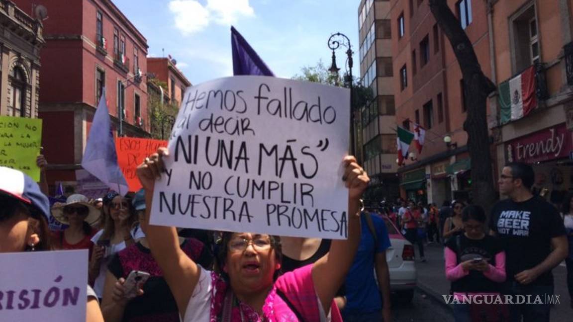 $!'Dejen de matarnos', mujeres marchan y exigen justicia por el asesinato de Mara