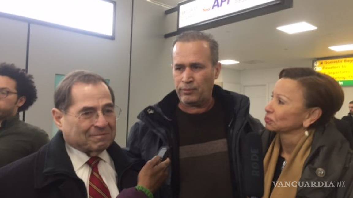 Liberan a refugiado iraquí detenido en el aeropuerto de EU