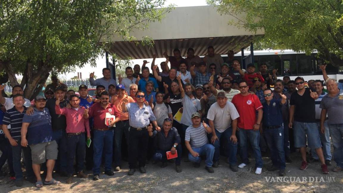Obreros de AHMSA salen a mostrar su apoyo a Alonso Ancira