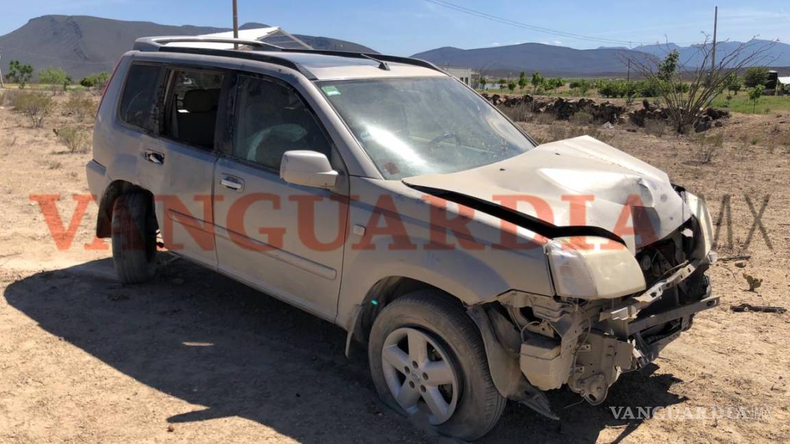Se sale del camino y deja camioneta abandonada en carretera a Monclova, Coahuila