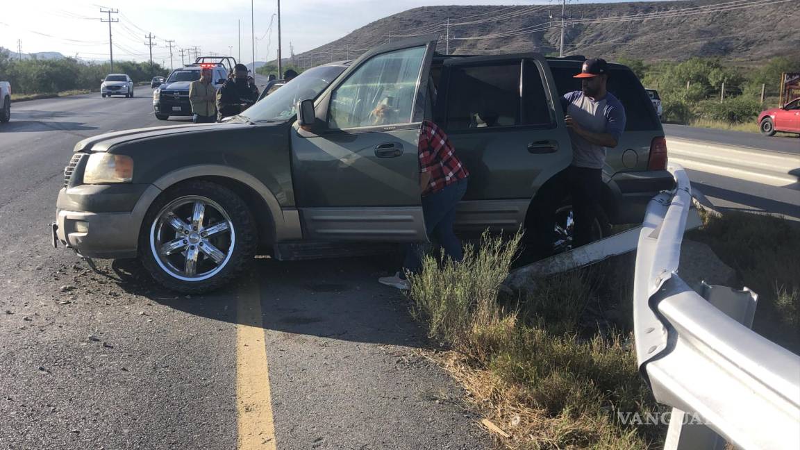 Saltillo: trailero saca del camino a familia y ocasiona choque