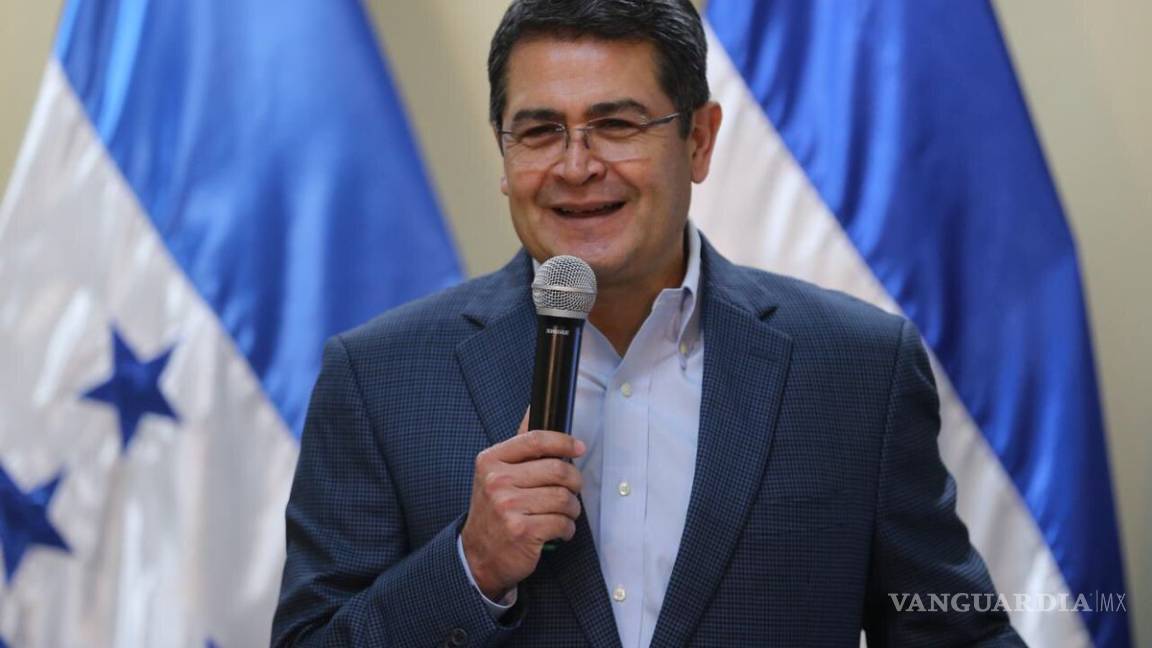 Niega presidente de Honduras acusaciones de soborno, lo llama 'un cuento tan serio como Alicia en el País de las Maravillas'