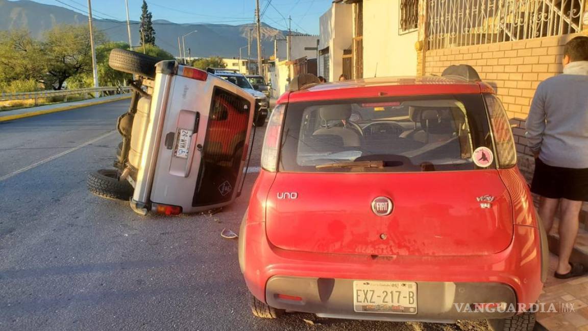 Conductor resulta ileso tras volcadura en El Mirador de Saltillo