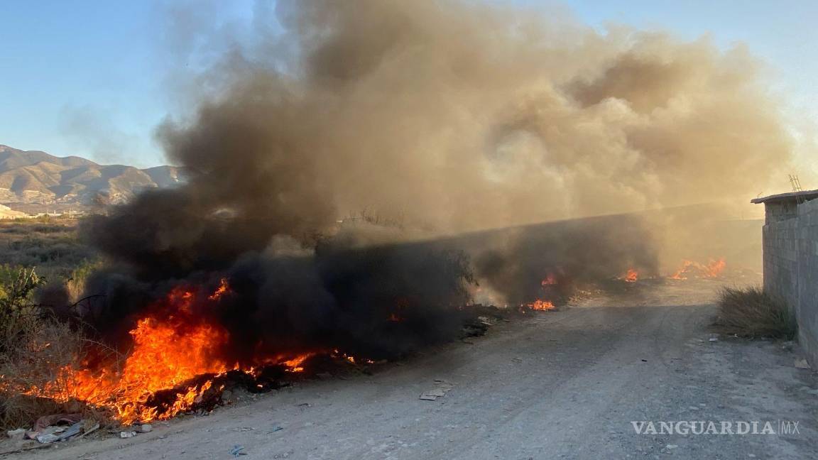 Incendio provocado por grupo de vagabundos alarma a vecinos en Arteaga