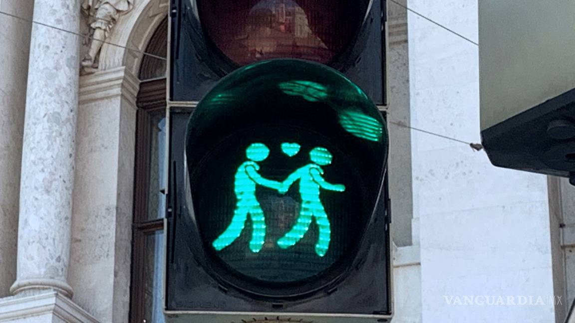 $!Viena celebra el EuroPride con paso peatonal con los colores de la bandera LGTB