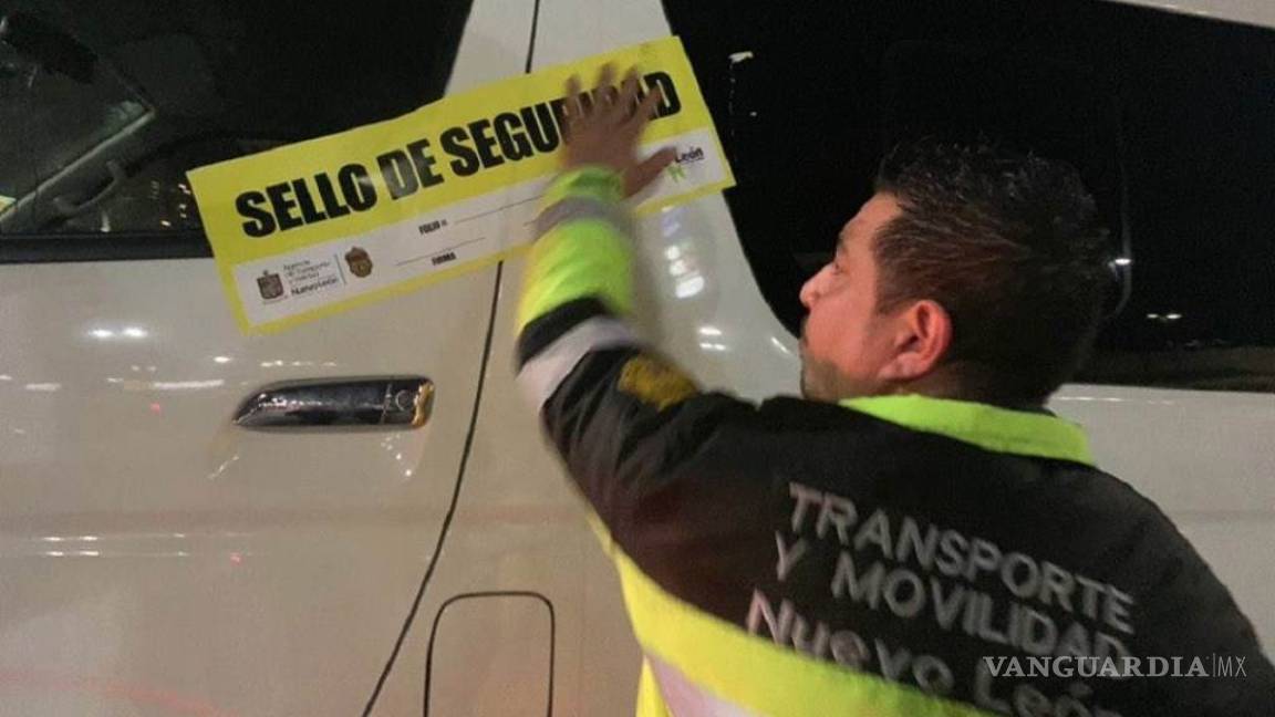Gobierno de Nuevo León decomisa vehículos a Uber Van, por no contar con una concesión