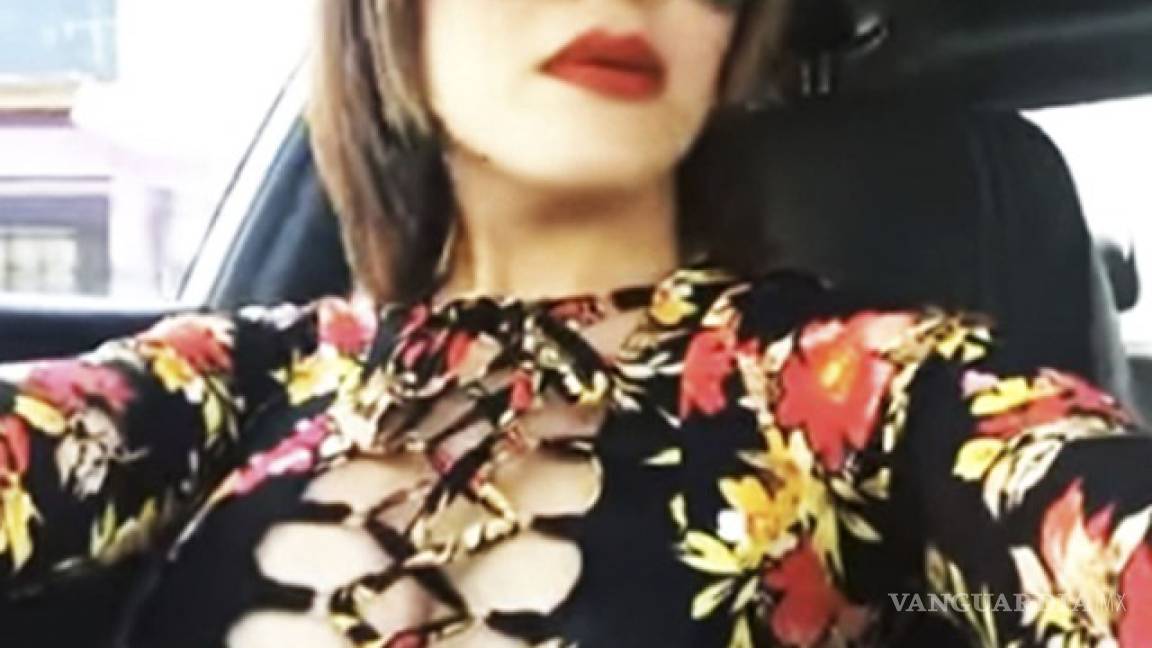 Mujer graba video para 'humillar' a chofer y en redes sociales se burlan de ella por su manera de hablar