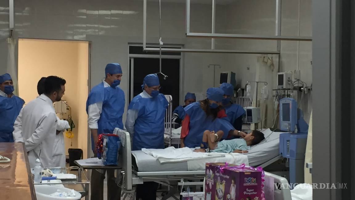 Visita Carolina Viggiano a niños operados del corazón en el Hospital del Niño