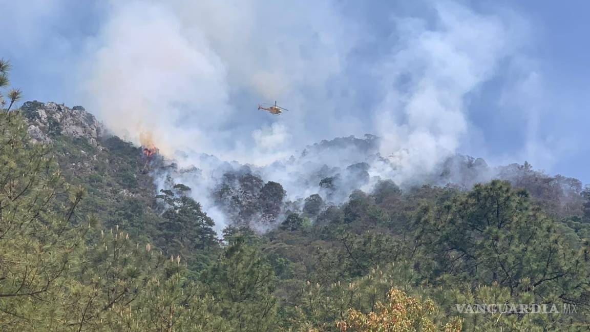 $!Combate Nuevo León incendios en sus sierras; controla cinco de siete