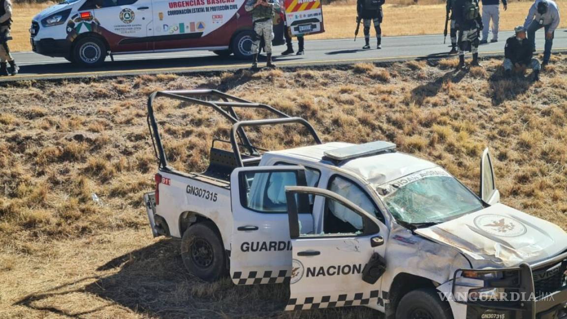 Vuelca camioneta de la Guardia Nacional en Durango; muere mujer, cuatro lesionados