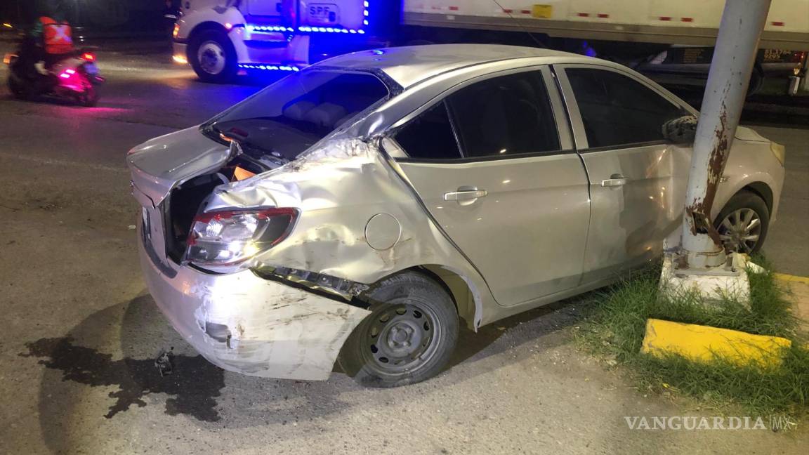 Saltillo: ¡Se salva de milagro! Imprudente automovilista intenta ganarle el paso al tren