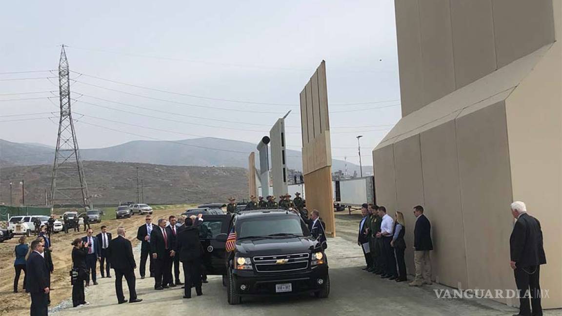Inspecciona Donald Trump los ocho prototipos de muro fronterizo