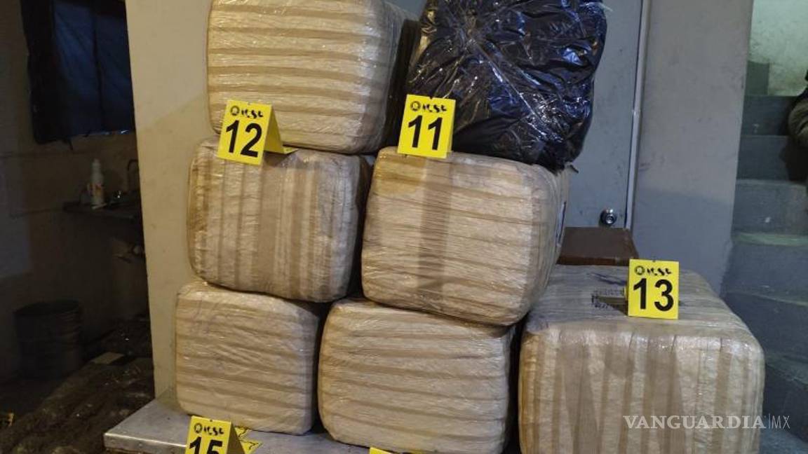 $!Equipo táctico, 250 kilos de droga y un arma, resultado de cateo a dos casas en Juárez