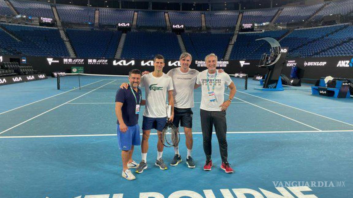 Novak Djokovic gana batalla judicial para quedarse en Australia... pero aún podrían deportarlo
