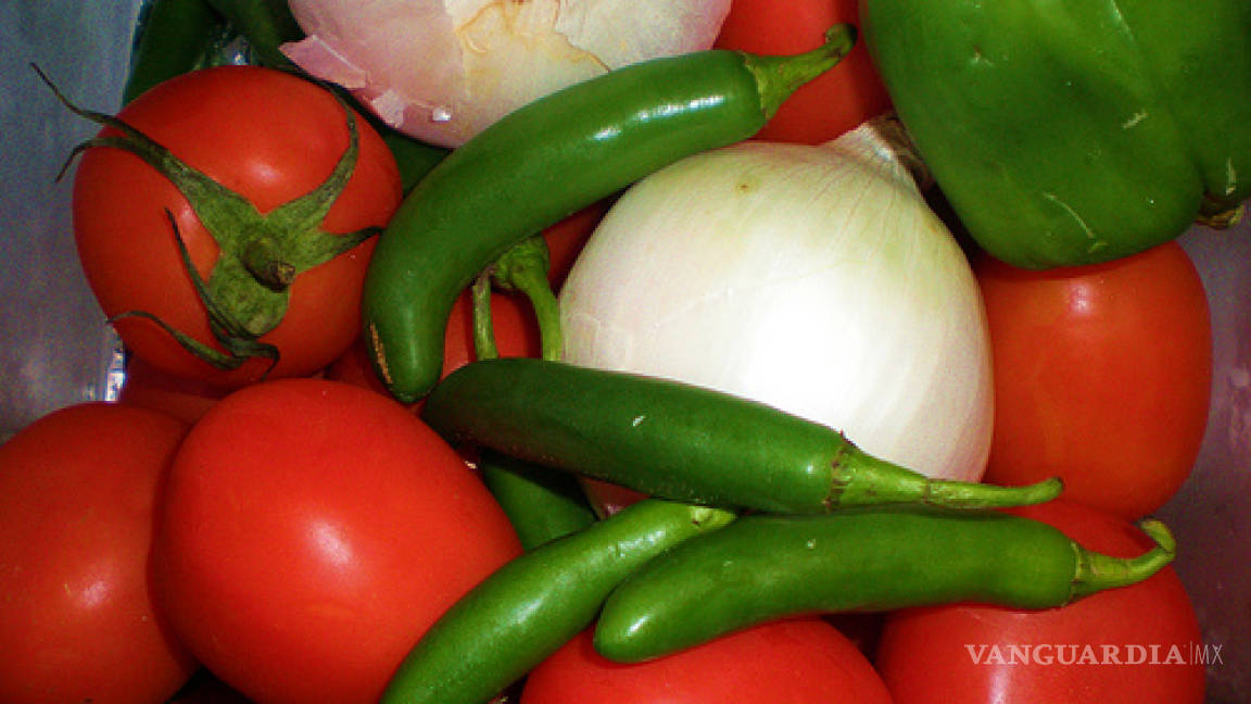 Golpe a la canasta básica... alzas de hasta 131% en chile, cebolla y tomate afectan economía familiar
