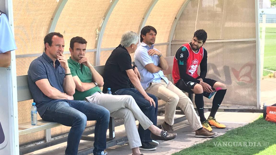 $!En el Tri siguen de cerca a Néstor Araujo, lo visitan en el TSM