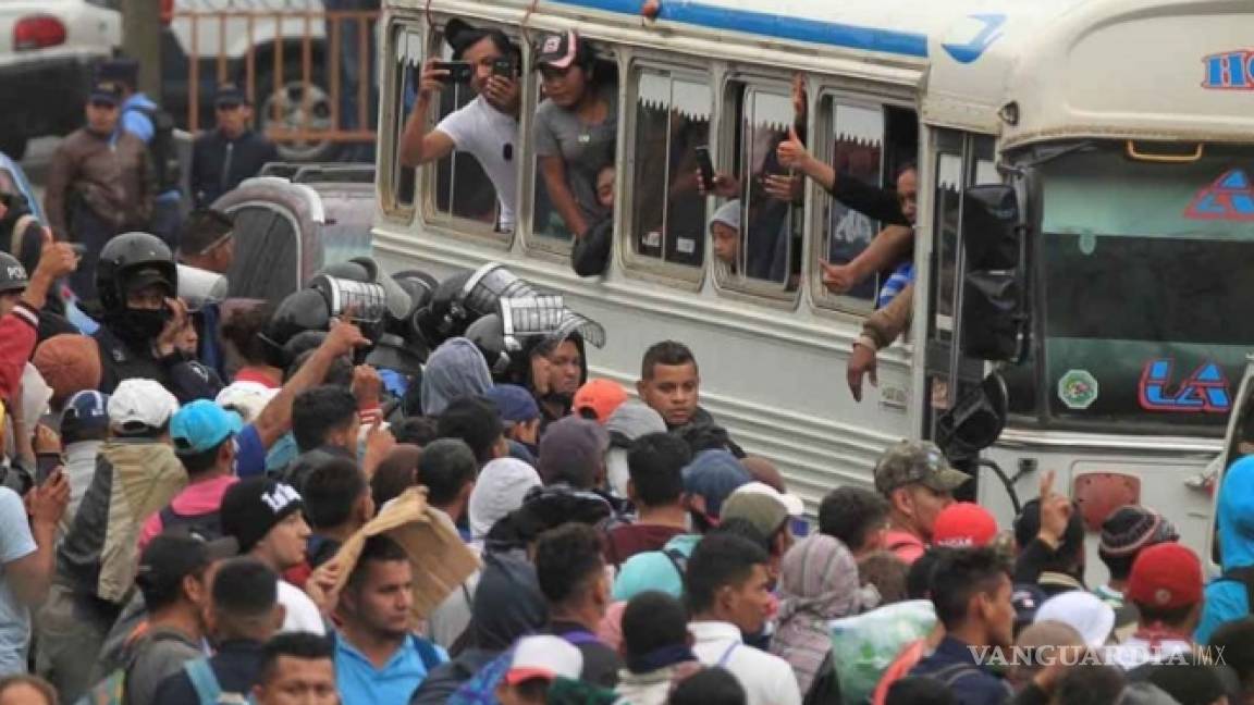 Casi 2 mil personas integran caravana migrante; van hacia México