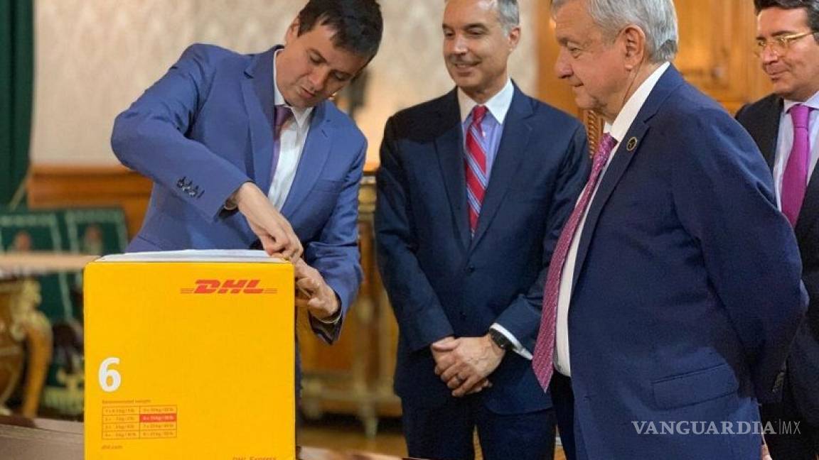 AMLO y DHL anuncian inversión de 300 mdd en México