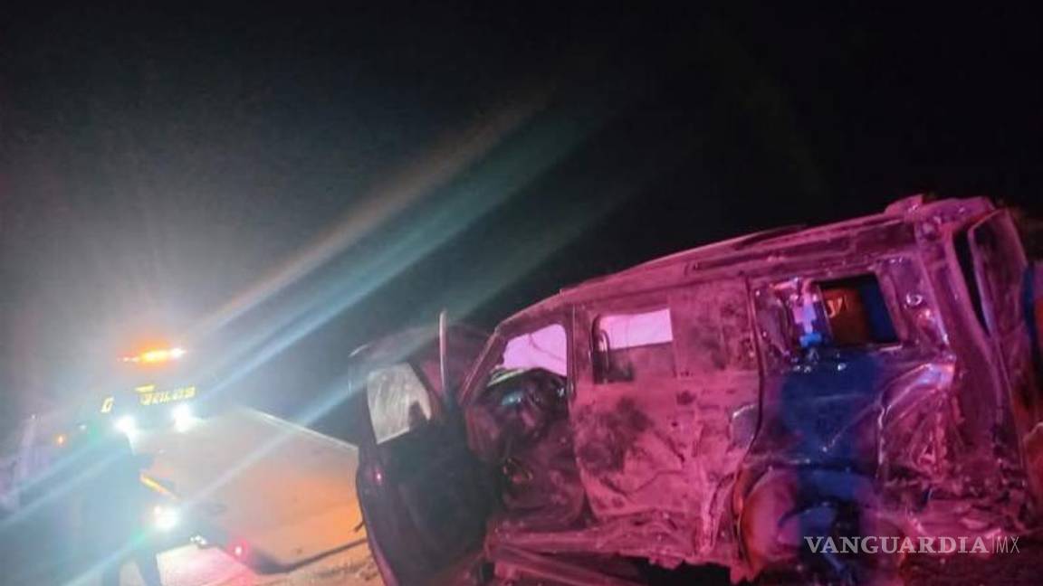 $!Elementos de la Policía Estatal, Cruz Roja Mexicana y Protección Civil llegaron al lugar del accidente tras una llamada de emergencia.