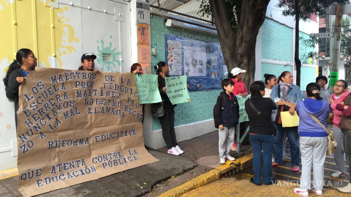 Gobernador de Guerrero niega cese de maestros faltistas