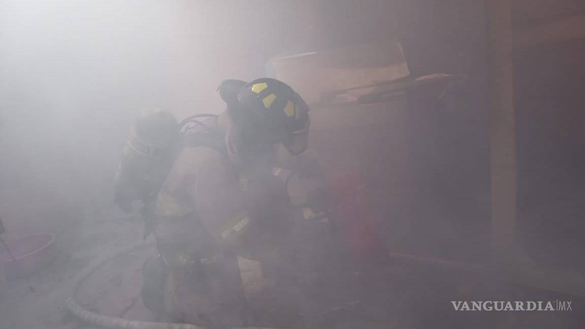 Se desata incendio en una casa en Ramos Arizpe