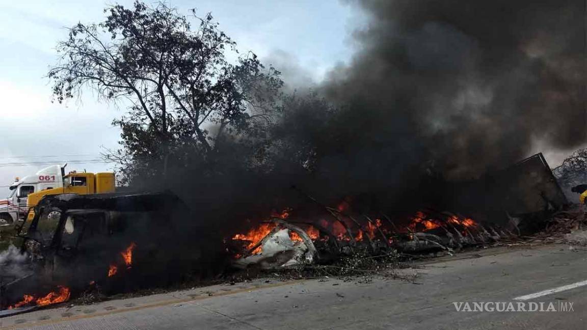 Autopista México-Querétaro en caos por incendio de tráiler
