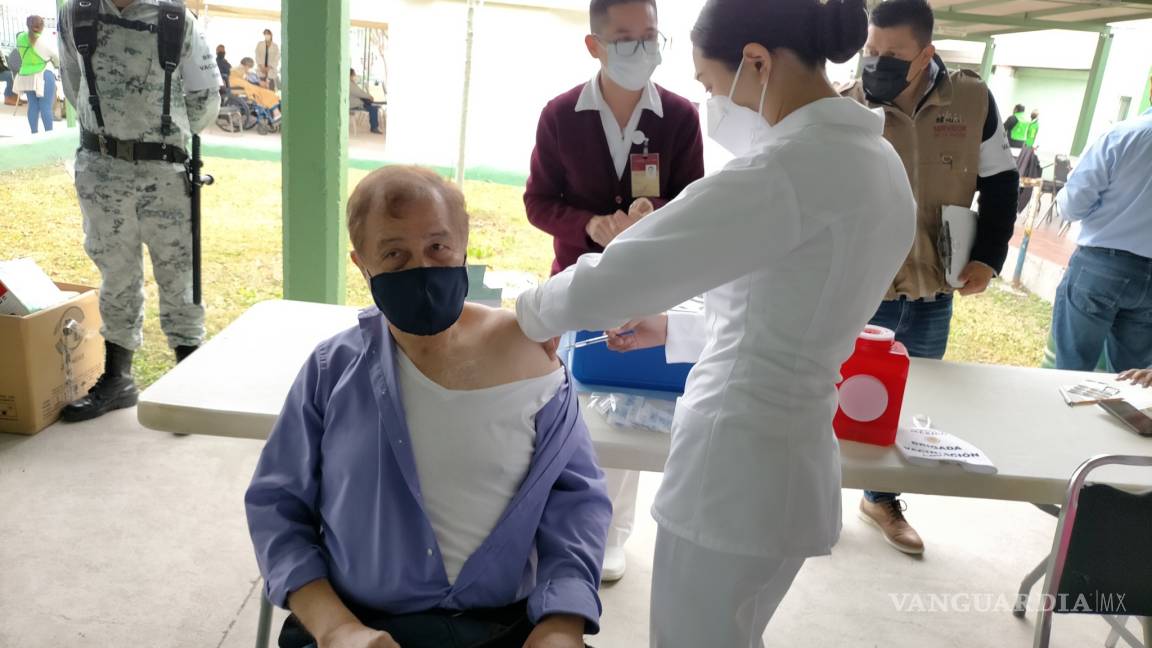 Vacunarán contra COVID-19 a 15 mil adultos mayores en Piedras Negras