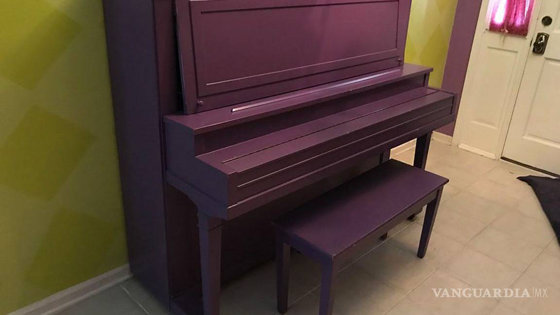 $!Subastan en EU unas botas y un piano utilizados por Prince