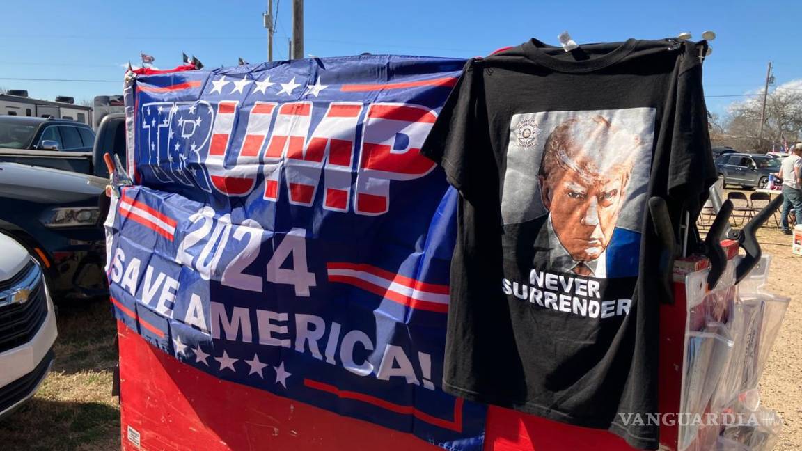 $!Los manifestantes muestran su simpatía por Trump.