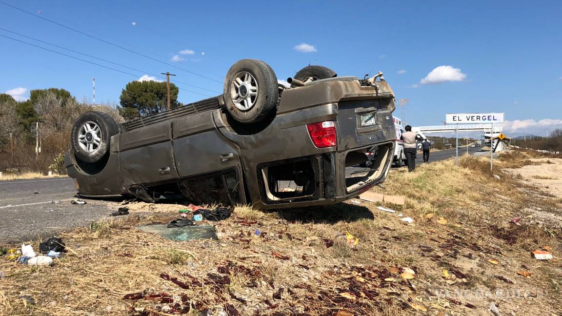 $!Paisanos se accidentan en la carretera a Zacatecas