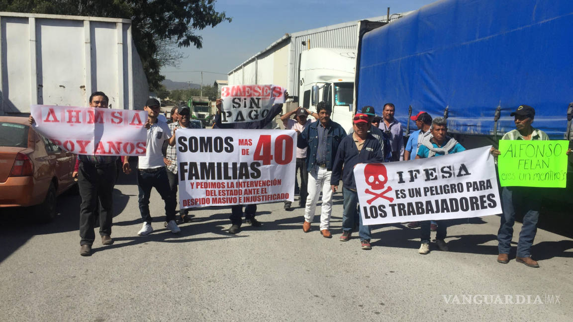 Se manifiestan trabajadores en Monclova por despidos injustificados