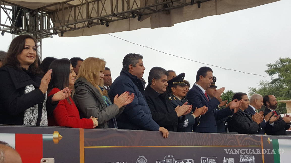 Gobernador de Coahuila preside en Monclova el desfile conmemorativo al 108 aniversario de la Revolución Mexicana