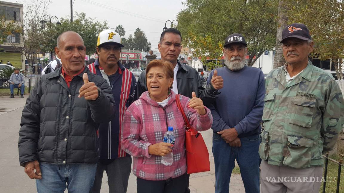 Integrantes de Morena Monclova protestan en contra de la delegada regional de la Construcción de la Paz