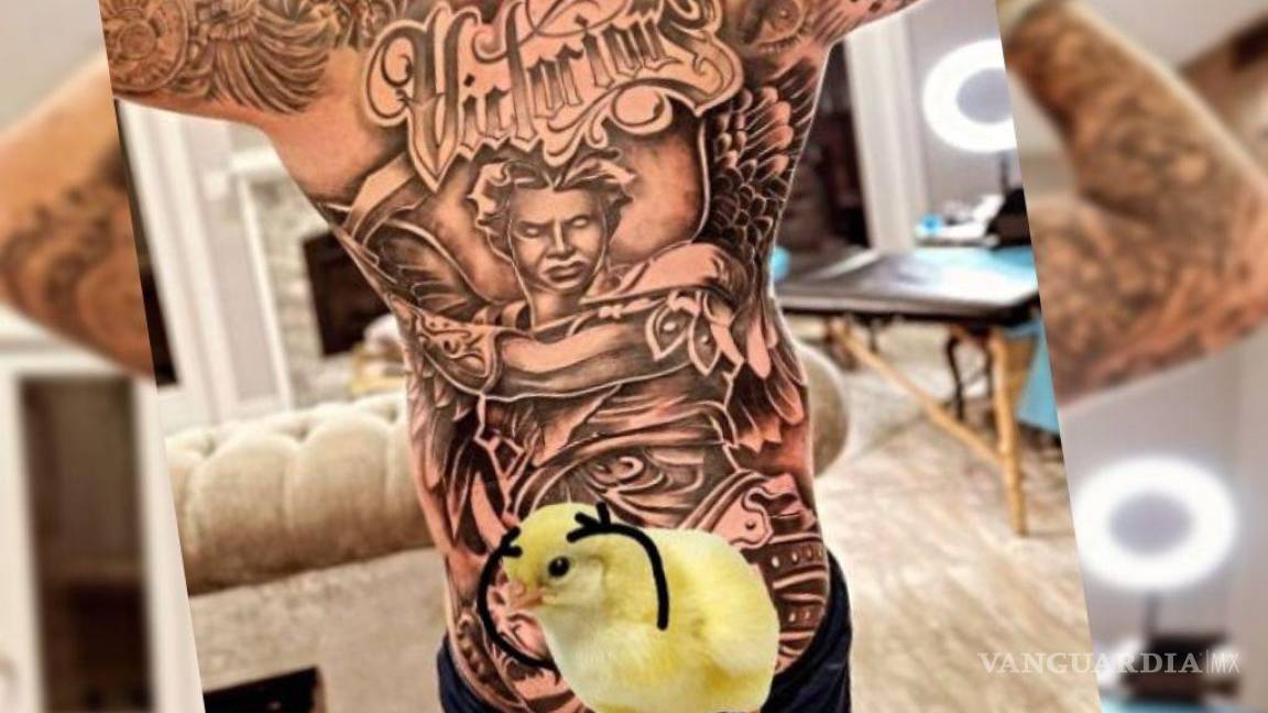 Andy Ruiz nos presume su nuevo tatuaje, le cubre la espalda y un poco más abajo