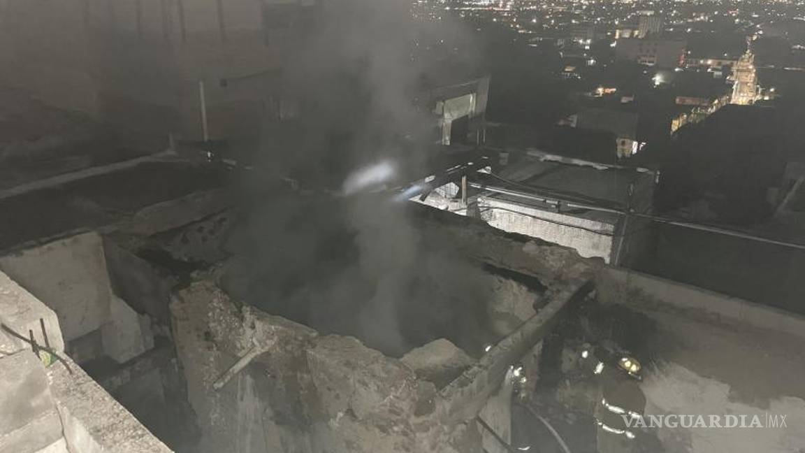 $!Vista del cuarto de adobe consumido por las llamas, utilizado como punto de reunión por adictos a las drogas.