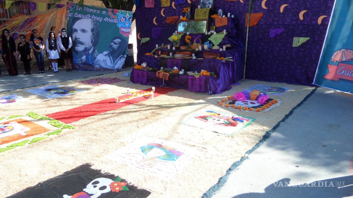 Recuerda Acuña a Evaristo Pérez con altar de muertos