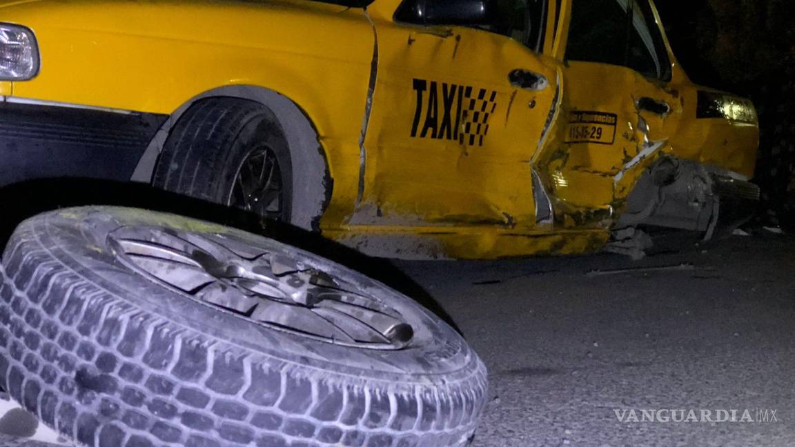 Colisionan taxistas al sur de Saltillo; ninguno acepta responsabilidad