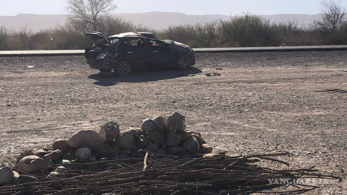 Mueren madre e hija en volcadura sobre la carretera a Torreón