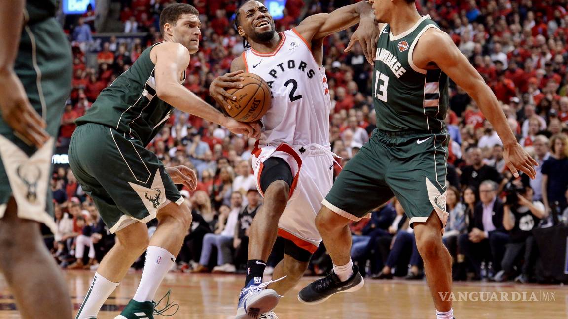 $!Kawhi Leonard vuelve al 'ruedo' y lleva a los Raptors a acercarse en la serie ante Bucks