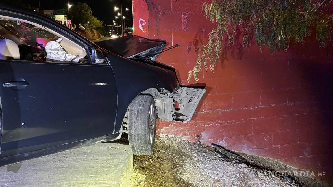 $!Tránsito Municipal arribó al sitio para tomar conocimiento del percance ocurrido sobre bulevar Felipe J. Mery.