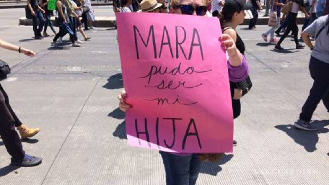 $!'Dejen de matarnos', mujeres marchan y exigen justicia por el asesinato de Mara