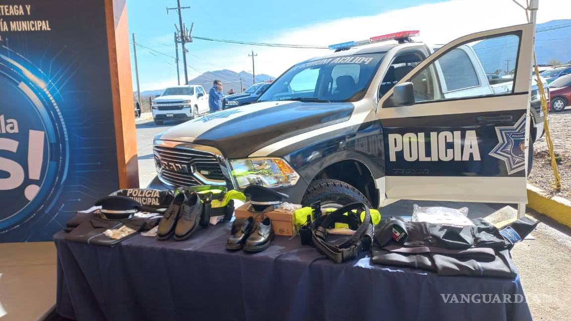 $!El gobernador Miguel Riquelme y el alcalde Ramiro Durán pusieron en marcha el C2, además de entregar dos patrullas con inversión de 1.8 mdp y uniformes.