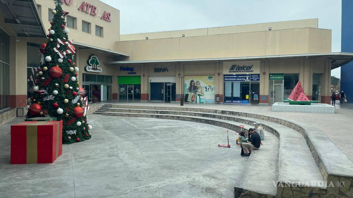 Descansa Saltillo en Navidad, plazas y calles se vacías; estrenan ciudadanos regalos al aire libre