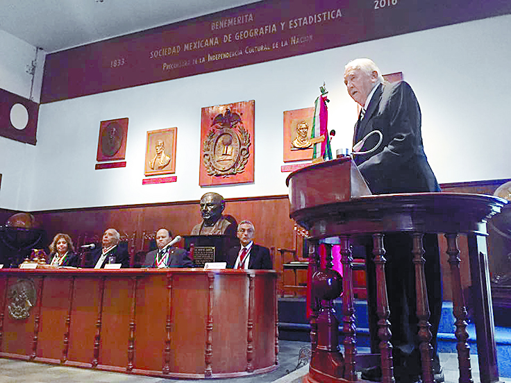 $!Reconocen la trayectoria de Arturo Berrueto González