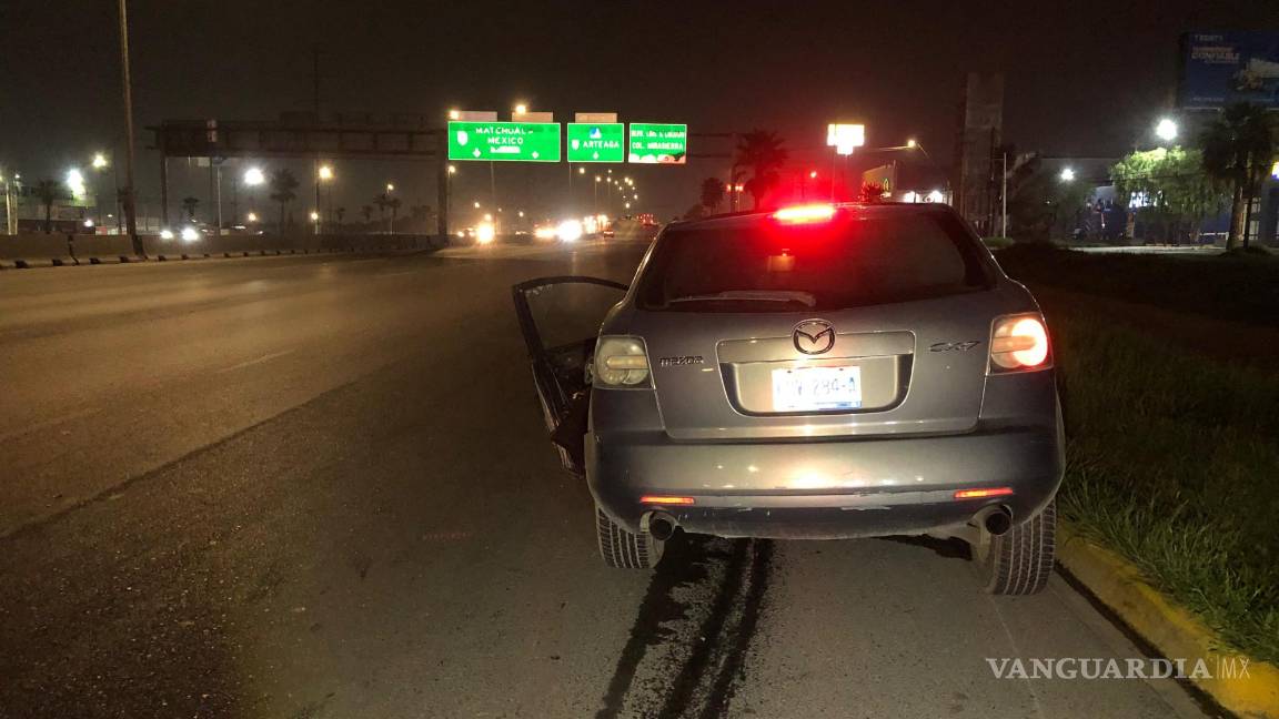 $!A pesar de la magnitud del accidente, no se registraron heridos, mientras las autoridades buscan al conductor responsable que huyó del lugar.